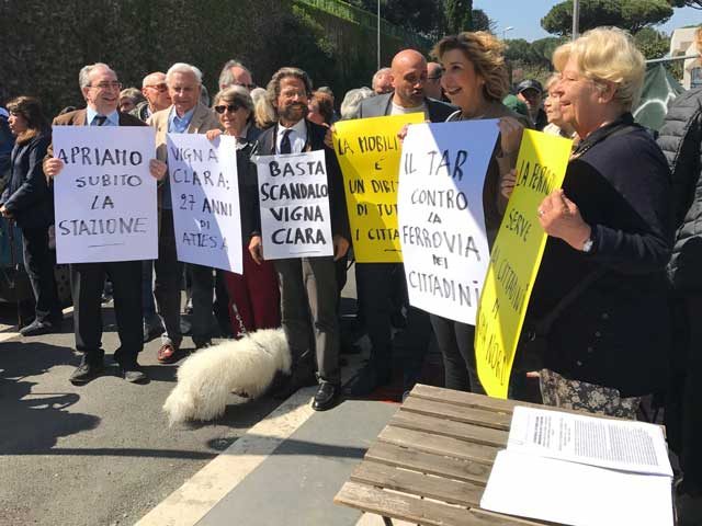 sit-in-stazione-vigna-clara