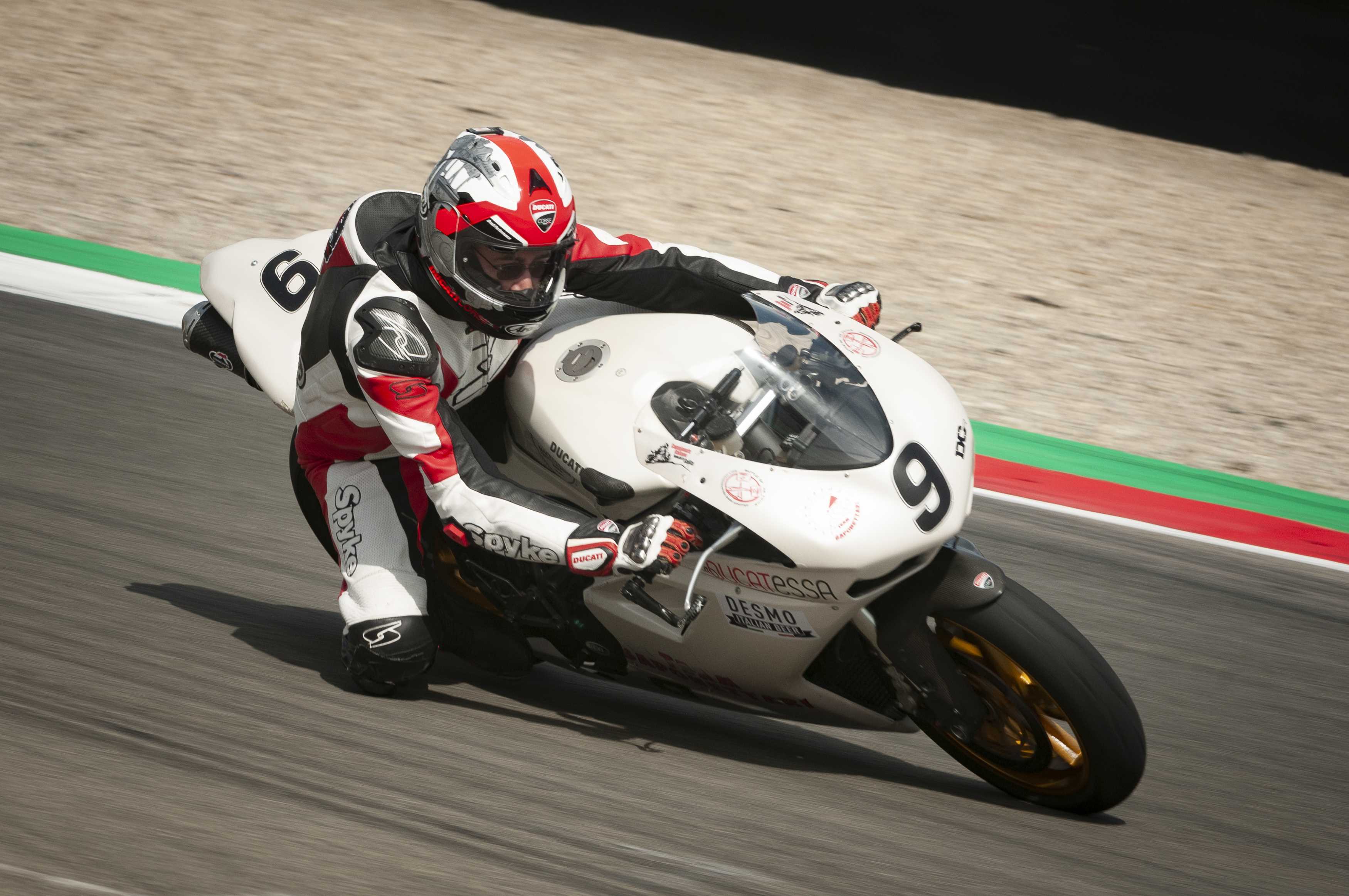 Francesco Greco - Su moto Ducati a Varano. Ph. Marco Pasqua