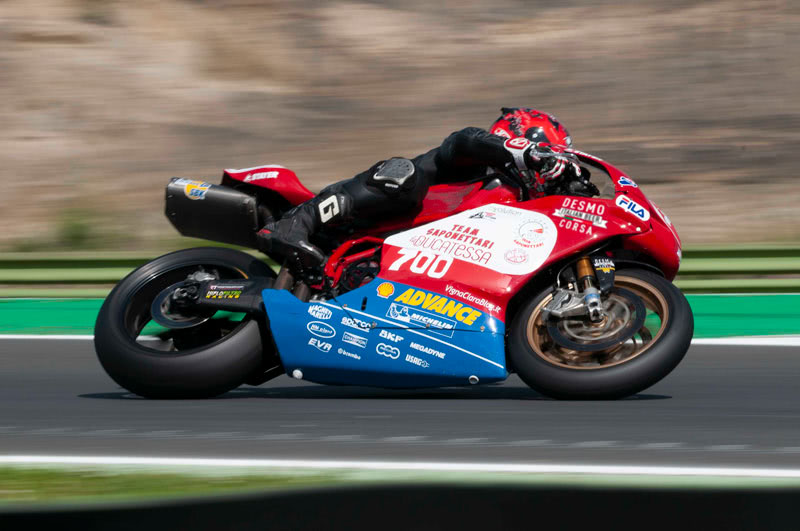 Team Saponettari Fabio Bernardi su Ducati 999