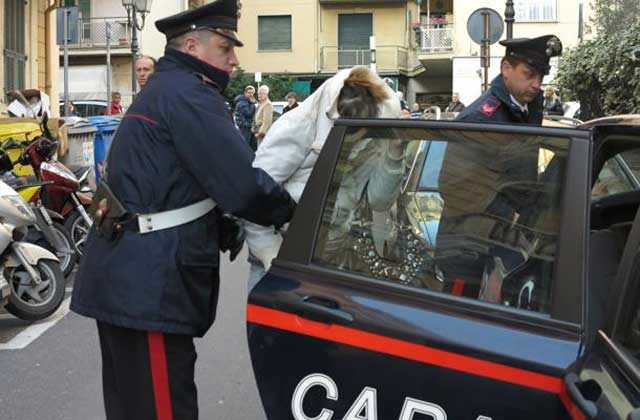 carabinieri-arresto-donna