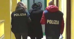 arresto-polizia-donna