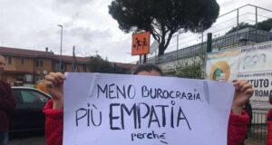 protesta-genitori-IC-Enzo-Biagi